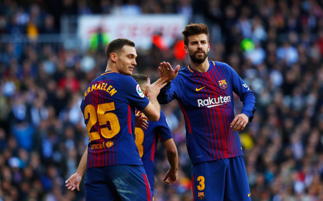 Защитникът Жерард Пике отпразнува подобаващо победата с 3 0 на Барселона