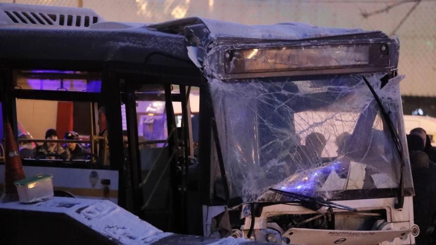 Автобус се заби в подлез в Москва, жертвите са петима