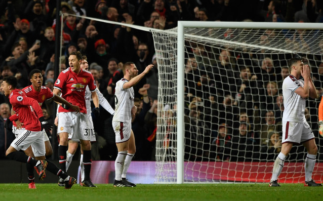 Един от най устатите футболисти в Англия Джоуи Бартън не пропусна