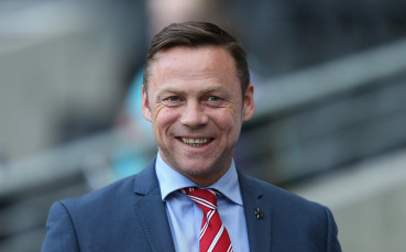 Защо не се краде шампанско от Пол Диков на Нова година…