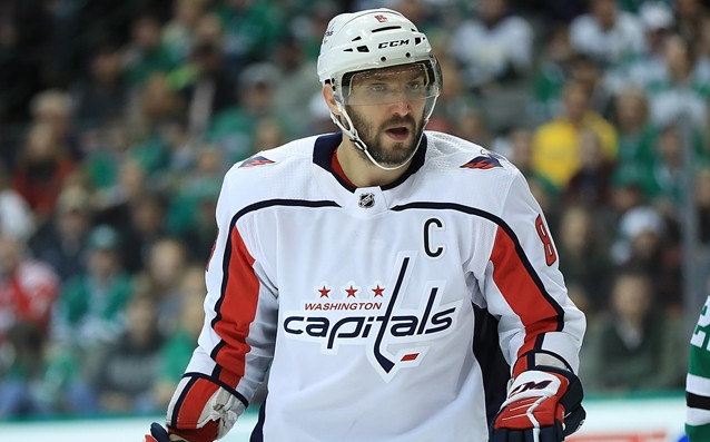 Руската звезда Александър Овечкин реализира два гола при победата на