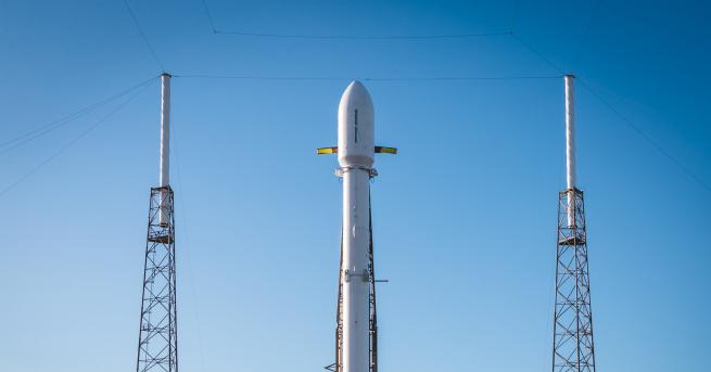 SpaceX успешно приключи най тайнствената си мисия досега Компанията успешно изведе