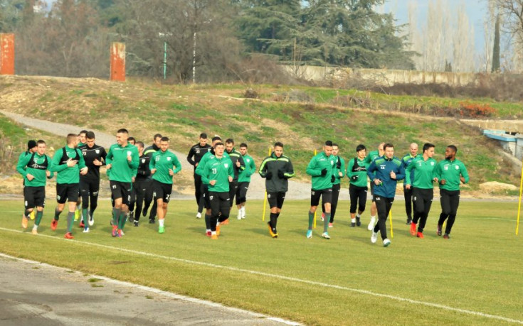 Берое започна с 24 футболисти, един е нов, а друг на проби