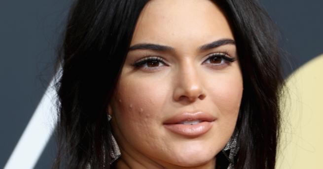 Моделът Кендъл Дженър беше сред звездите минали по червения килим