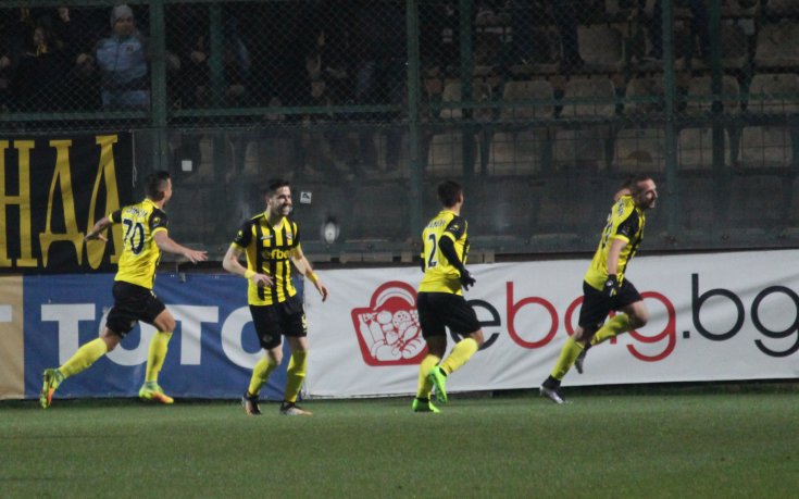 Ботев преотстъпи двама свои футболисти