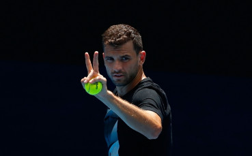 Григор се завърна в България, финтира медиите