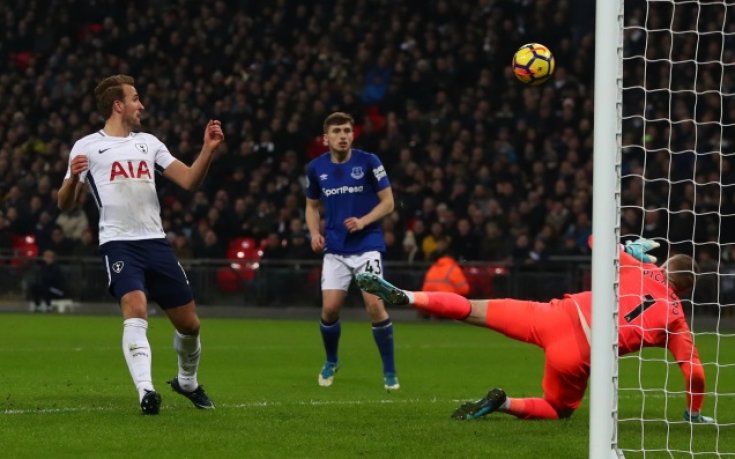 Тотнъм съкруши Евертън в исторически мач за Хари Кейн