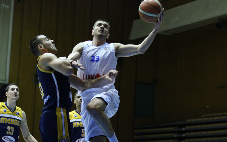 Левски Лукойл продължава с победите