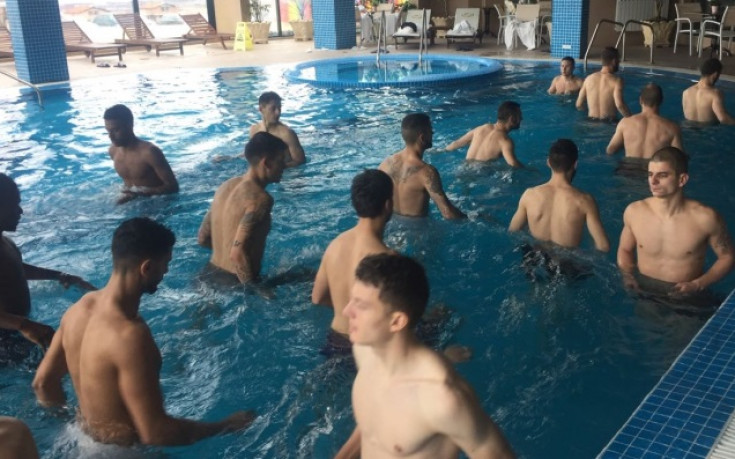 Аква фитнес за футболистите на Локо Пд