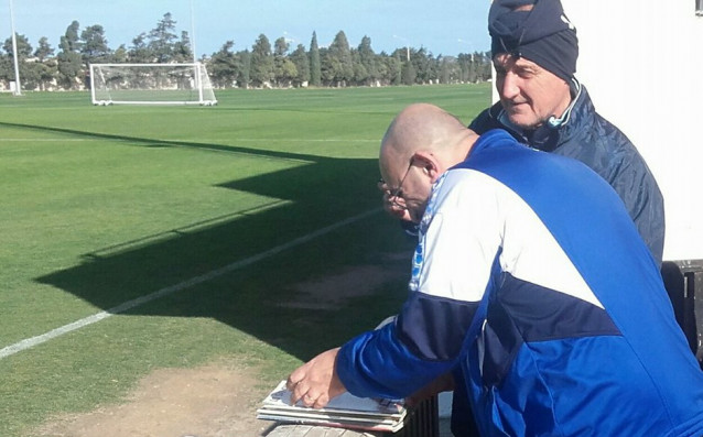 Колекционер атакува наставника на Левски Делио Роси по време на