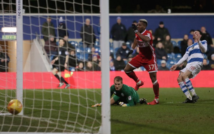 Фен на Боро уринира в бутилката на противников вратар