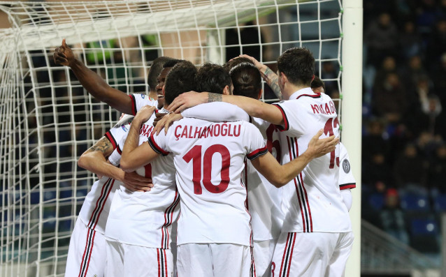 Милан потрепери, но не допусна издънка срещу Каляри в мача