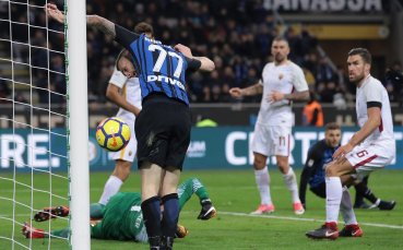 Интер се спаси в края от поражение срещу Рома