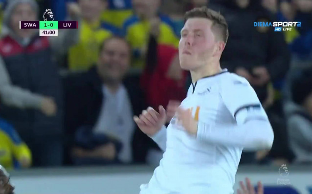 Последният във Висшата лига Суонси поведе на Ливърпул в последен