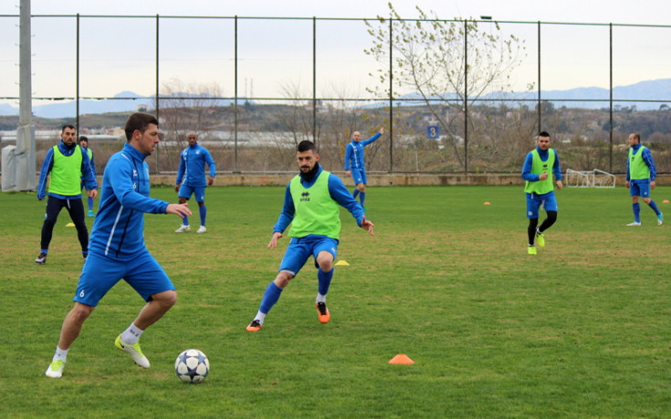 Верея започва с Минев в центъра на защитата