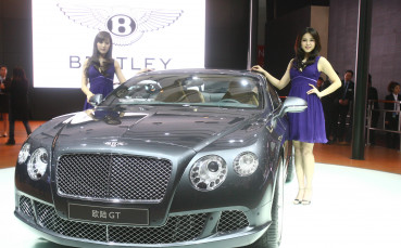 Целият автопарк на Йеовил не струва колкото Бентли-то на Алексис