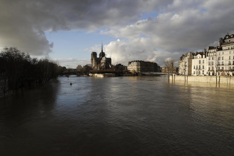 Париж Сена река наводнение