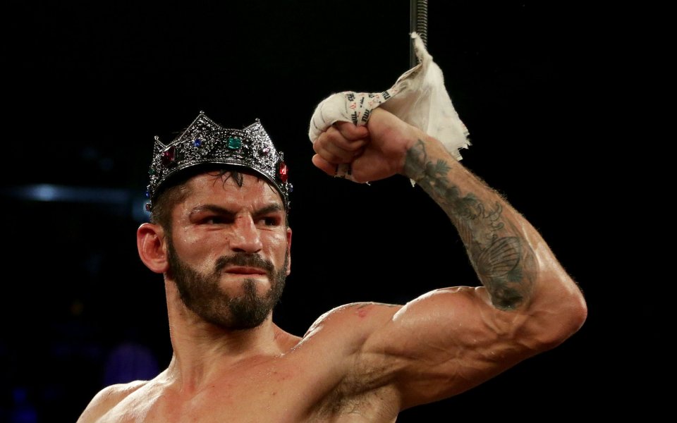 Шампион в три категории и един от най-колоритните боксьори, 38-годишният