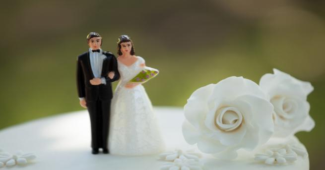 Мъж и жена се венчаха в тоалетната на съд в