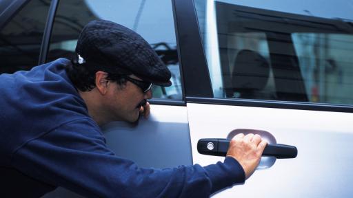  <p>Крадци отмъкнаха дарени пари от майка на болно дете</p> 