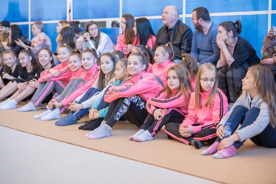Ансамбълът по художествена гимнастика представи новите съчетания1