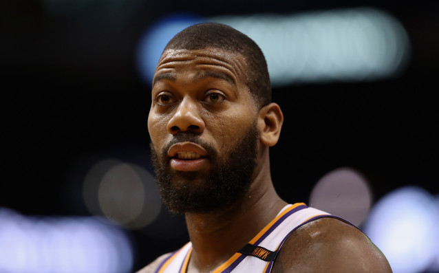 Ръководството на Финикс Сънс взе решение да освободи центъра на