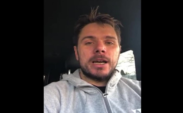 Швейцарският тенисист Стан Вавринка приветства българските си почитатели на турнира