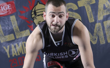 Павел Маринов и Стяуа с поражение в Румъния