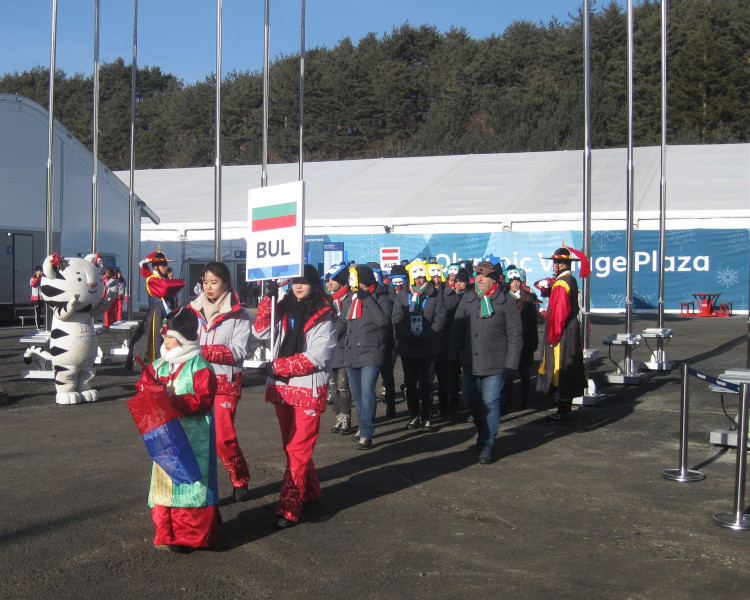 Издигнаха българското знаме в Пьонгчанг1