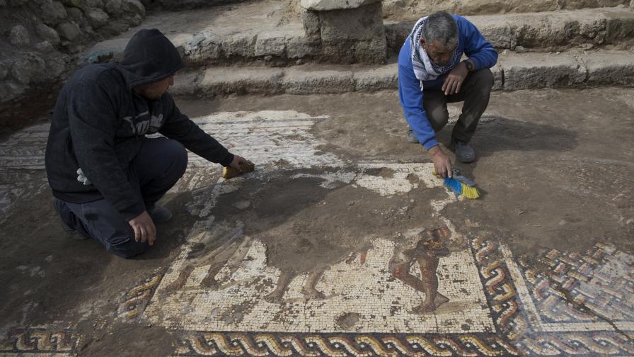 Израелски археолози откриха мозайка на 1800 години
