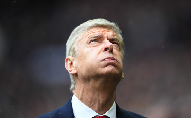 Наставникът на Арсенал Арсен Венгер категорично отхвърли теорията че отсега