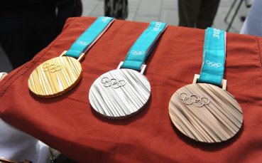 Всички медалисти от неделния ден в Пьонгчанг