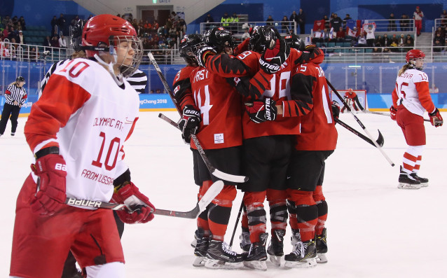 Олимпийският шампион по хокей на лед за жени Канада започна