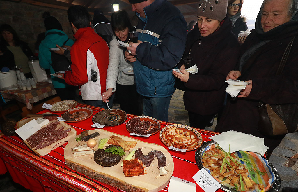 На 10.02.2018 г. в Широка лъка се проведе празник на „Майсторското мезе“. В надпреварата се включиха Майстори на вкусни мезета от месо и млечни продукти от целият регион – Широка лъка, Гела, Стойките, Стикъл, Солища, Върбово, Кукувица.