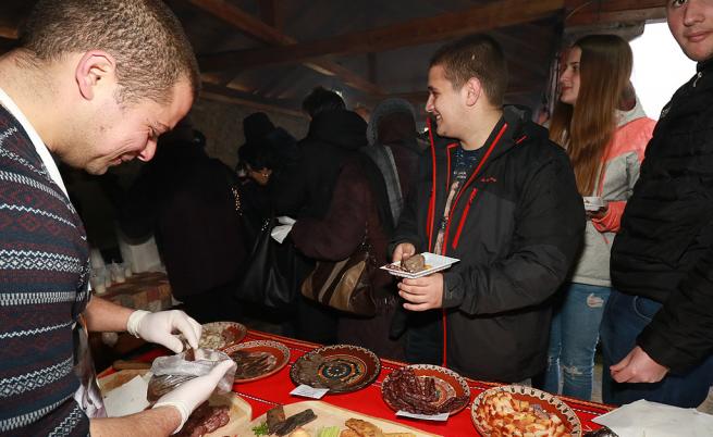  Тодор Чакъров е спечелил първото издание предходната година, и в този момент отново. 