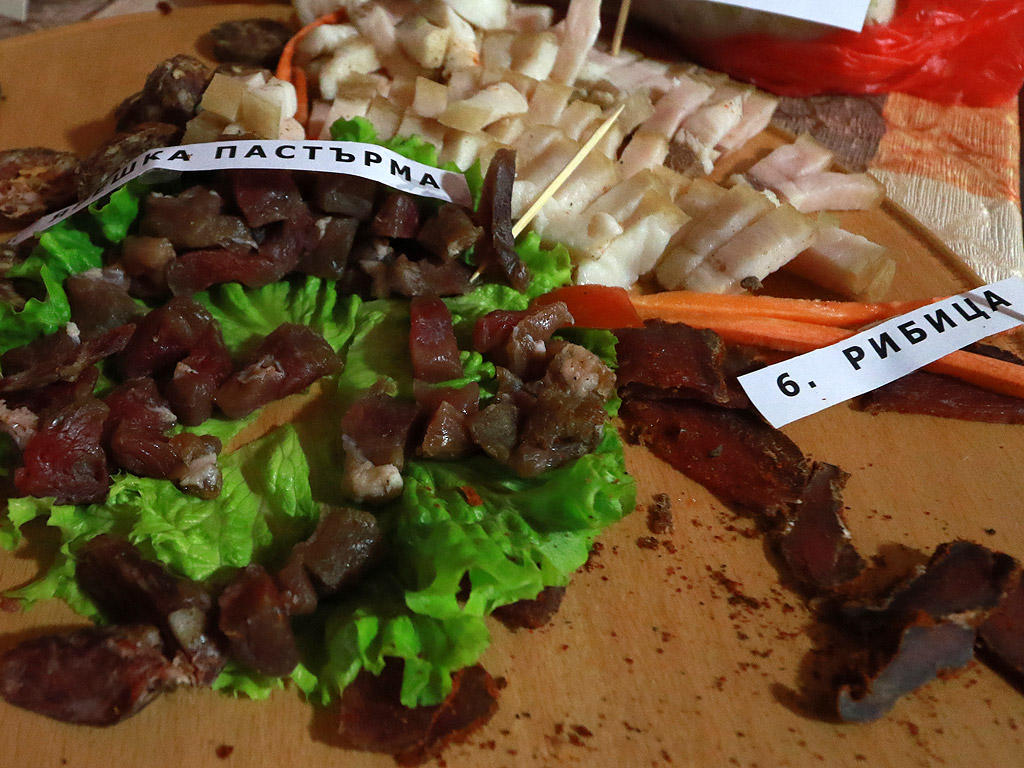 На 10.02.2018 г. в Широка лъка се проведе празник на „Майсторското мезе“. В надпреварата се включиха Майстори на вкусни мезета от месо и млечни продукти от целият регион – Широка лъка, Гела, Стойките, Стикъл, Солища, Върбово, Кукувица.