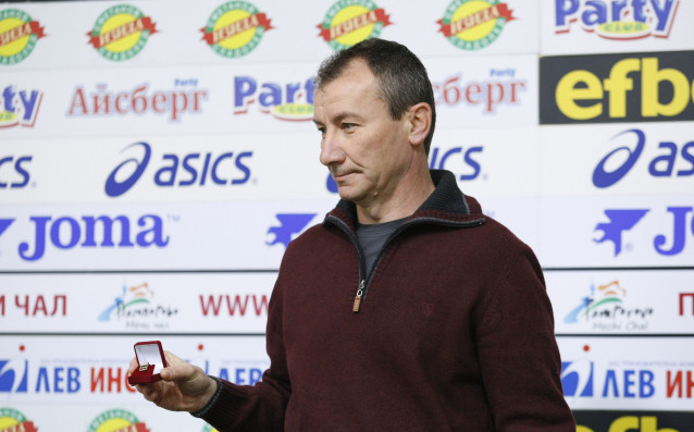 Старши треньорът на ЦСКА Стамен Белчев получи приза за треньор
