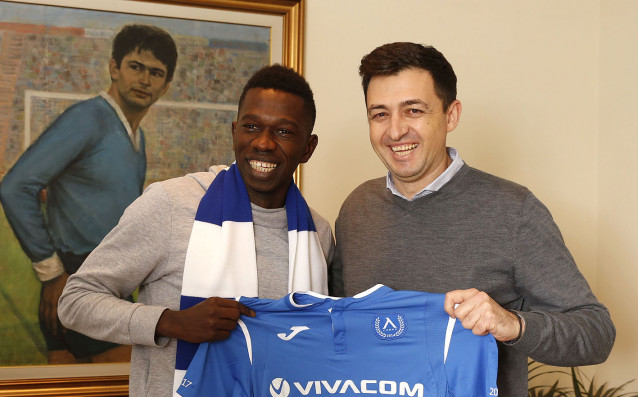 Сенегалският халф Хали Тиам подписа договор с Левски съобщиха официално