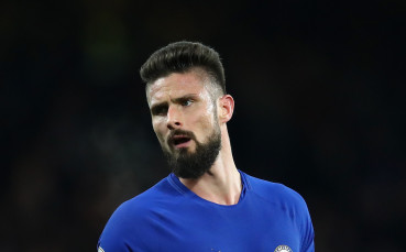 Жиру: Челси на всяка цена трябва да задържи Азар и Куртоа