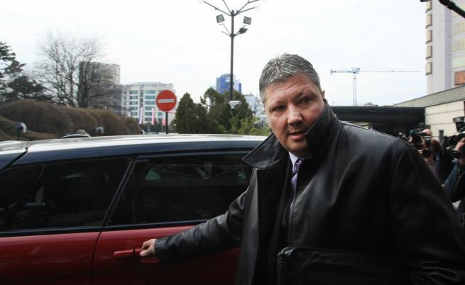 Вълна от любов и вяра: България подкрепи Любо Пенев в най-тежкия му мач