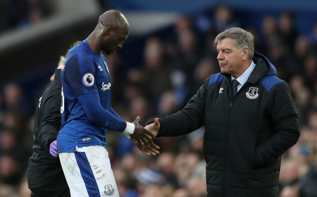 Защитникът Елиаким Мангала който играе като преотстъпен от Манчестър Сити