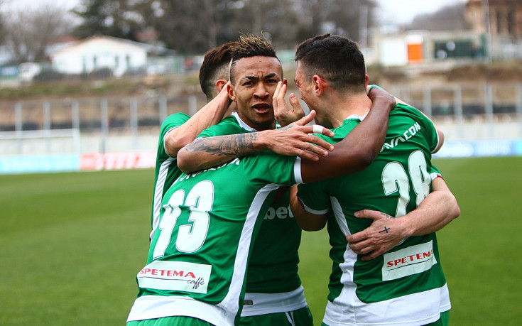 С красиви голове Лудогорец се разправи със Славия