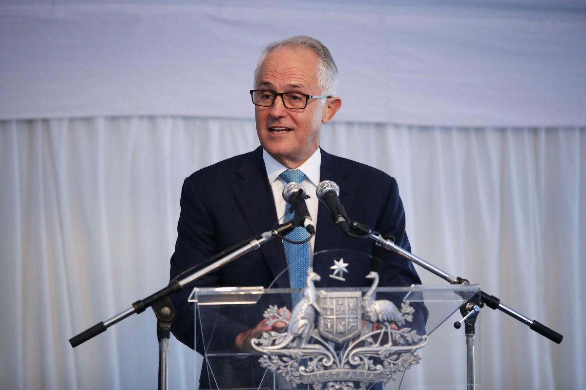 Малкълм Търнбул, премиерът на Австралия получава 403 700 долара. 