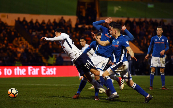 Легенда на Арсенал се втурна да брани Деле Али