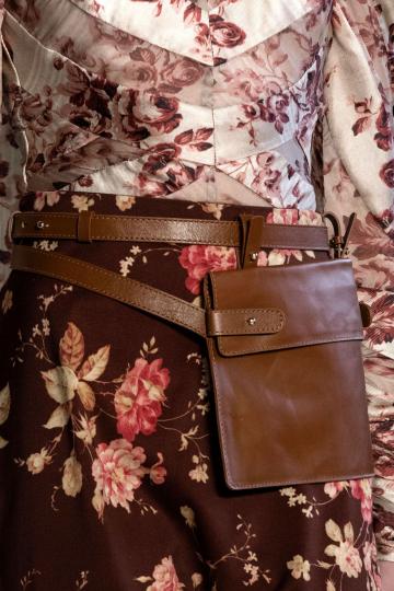 Седмица на модата в Лондон: Чантите, които трябва да притежаваме през 2018-та - снимка 22