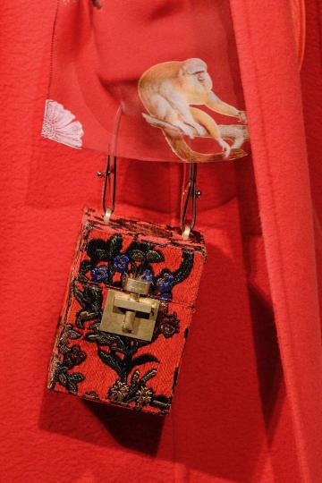 Седмица на модата в Лондон: Чантите, които трябва да притежаваме през 2018-та - снимка 19