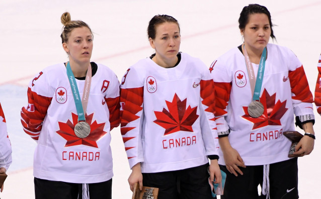 Канадската хокеистка Жослин Ларок изрази съжалението си, че не е