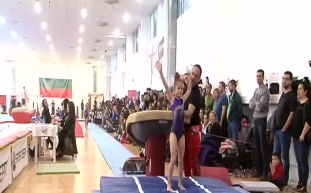 23 клуба от цялата страна се включиха в първия за