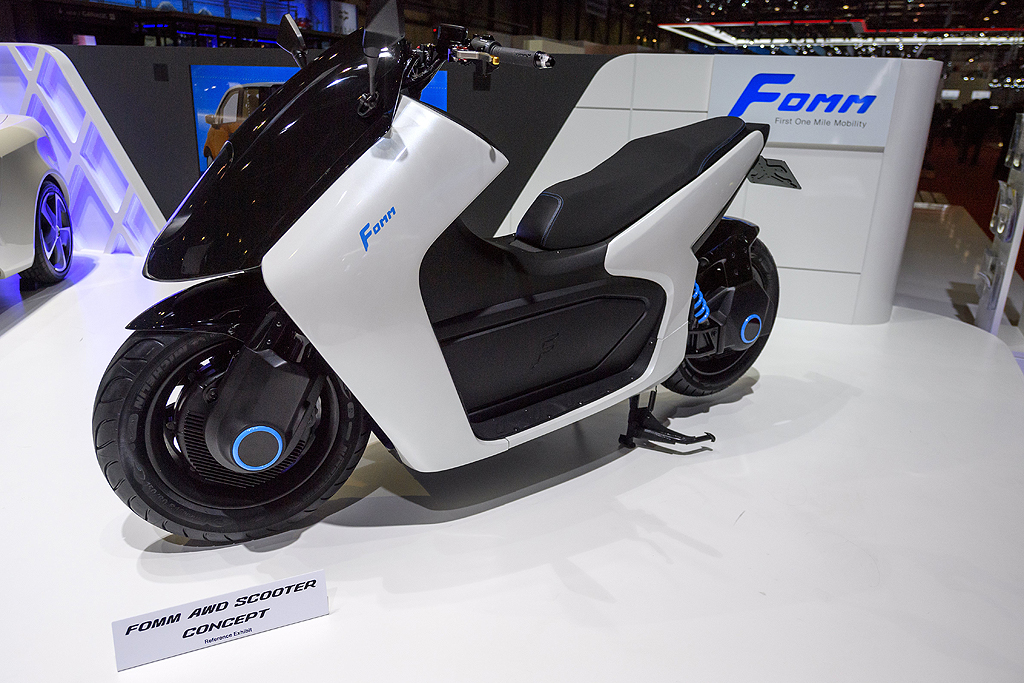 FOMM AWD Scooter