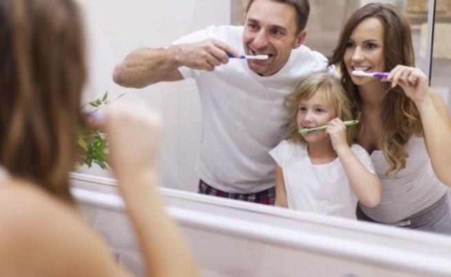 Избягвайте тези често срещани грешки при миенето на зъбите